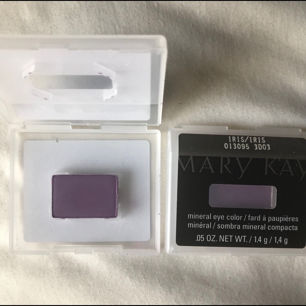 NEW ✨Mary kay eyeshadow in iris color